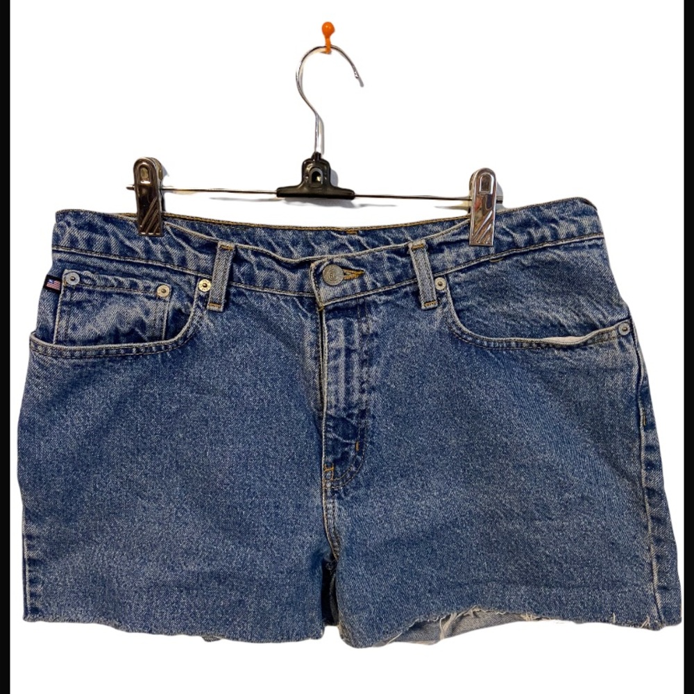 A short high waisted Ralph Lauren pants, size 29